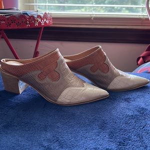 Buckle Elvan Crocodile Mule